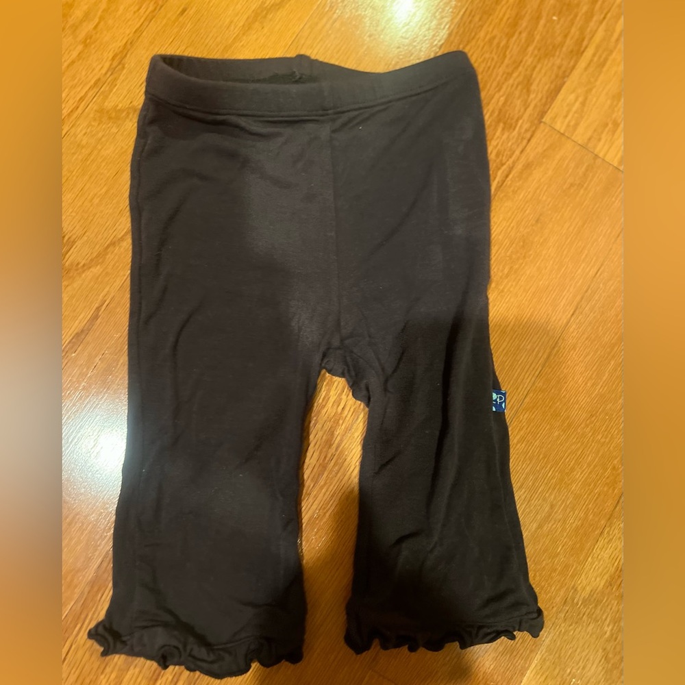 Kickee Pants Baby Girls Ruffle Flare Pants- gently used- size 3-6 months